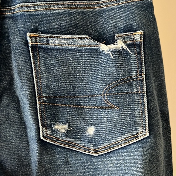 Mom jeans NWOT has half the tags on 😂 - Picture 4 of 5